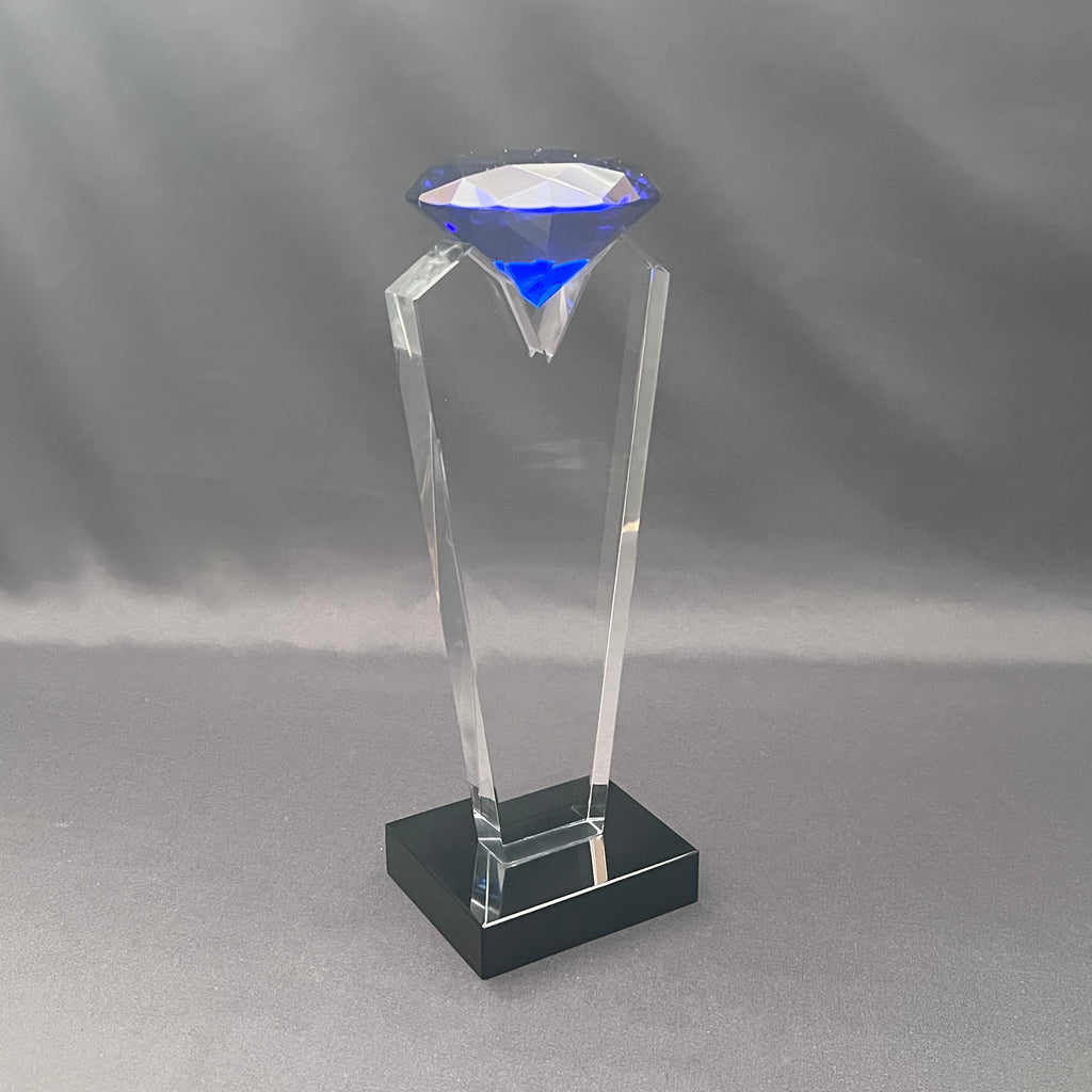 Side view of blue diamond on clear and black base 