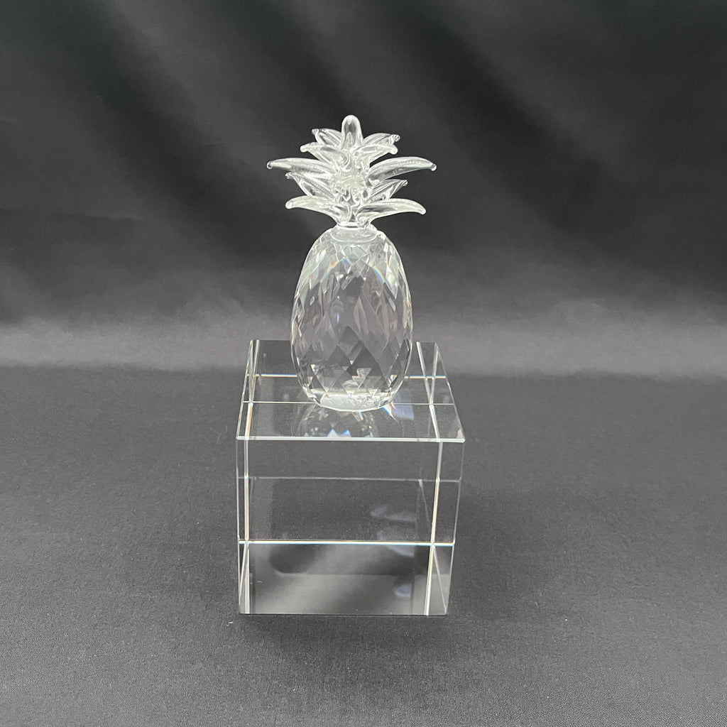 Crystal pineapple on base 
