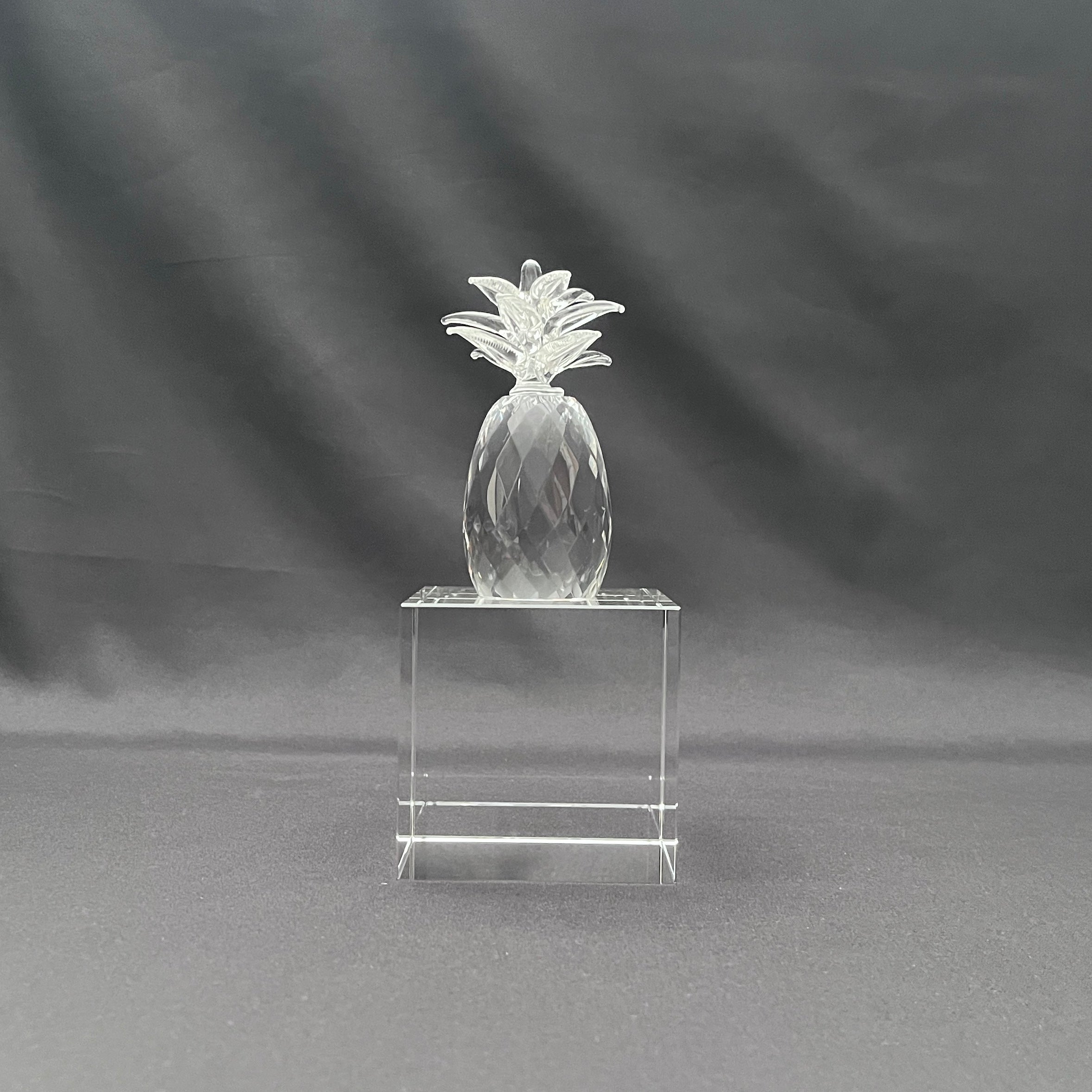 Pineapple on cube 