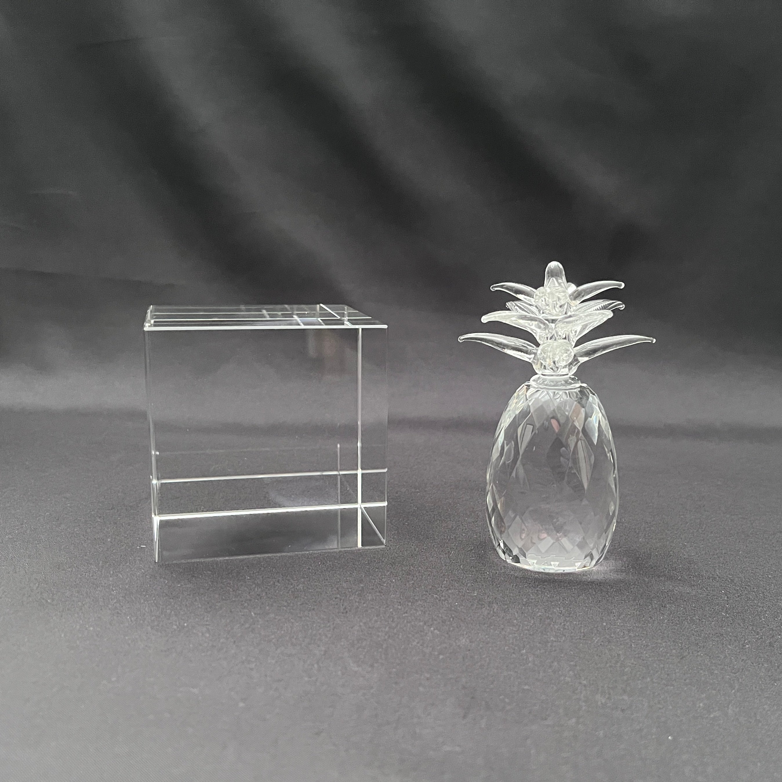 Clear crystal pineapple figurine 
